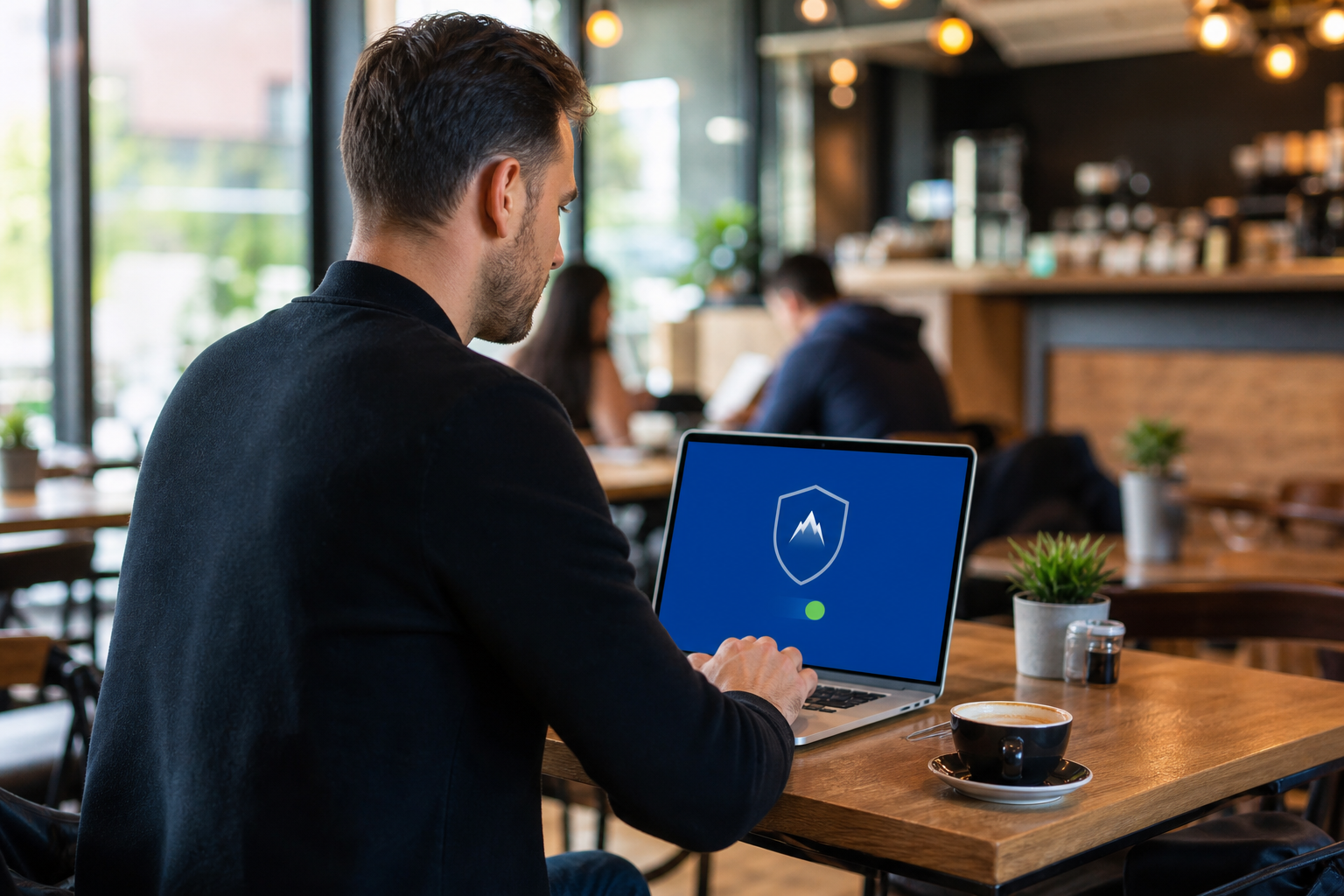Laptop met VPN-verbinding en versleuteld datastroomlicht dat AES-256 encryptie symboliseert